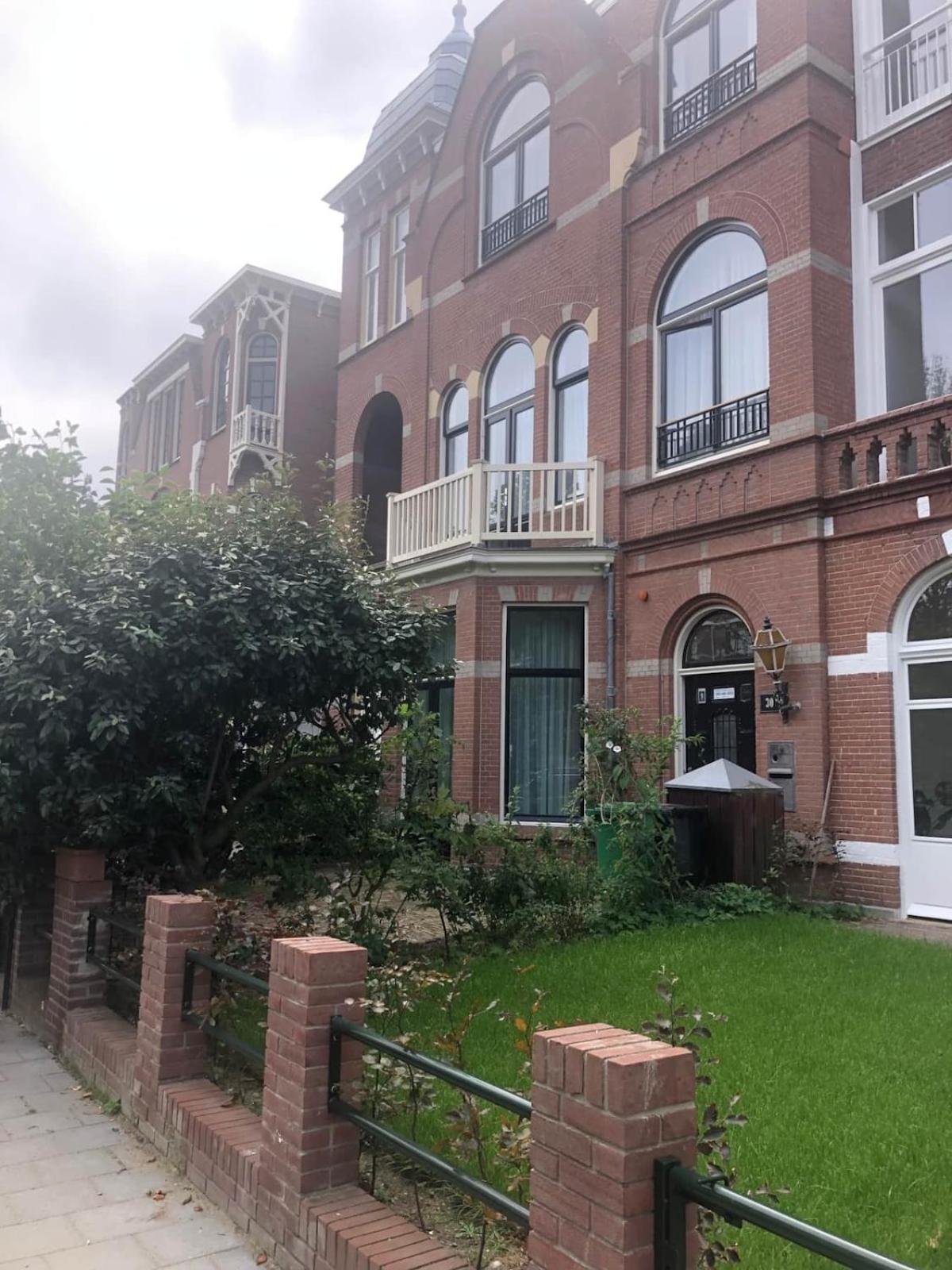 Flora's Palace - Scheveningen Appartement *